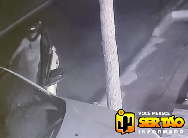 VÍDEO: Homem é assaltado por dupla armada na cidade de Sousa