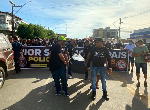 VÍDEO: Forças de segurança realizam manifestação contra o Governo da Paraíba em Sousa