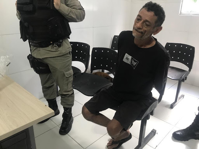 Polícia Militar prende homem e apreende arma, drogas e dinheiro em residência na cidade de Cajazeiras