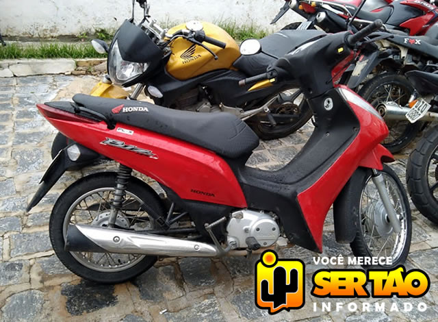 VÍDEO: Polícia Militar recupera moto, dinheiro e bolsas roubadas de professoras em Sousa