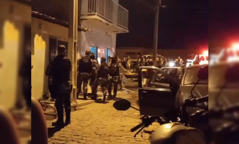 VÍDEOS: Homem acusado de embriaguez e desordens, resiste a prisão e caso termina na delegacia de Sousa