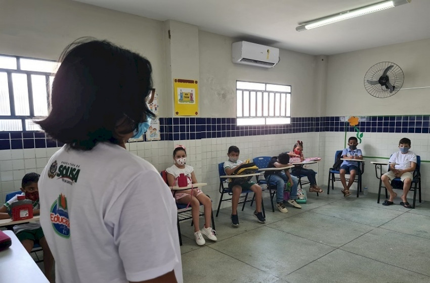 Seguindo protocolo de prevenção à Covid-19, volta às aulas em Sousa aconteceu nesta segunda-feira (14)