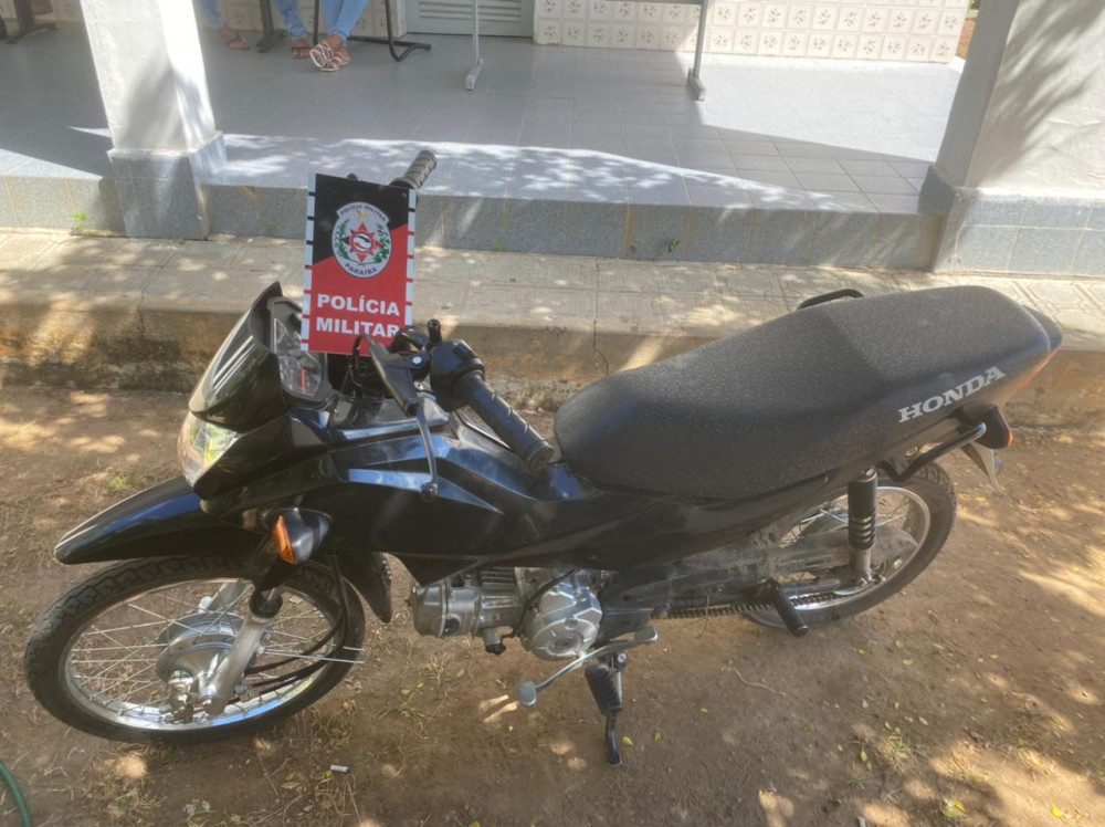 Moto com restrição de roubo é localizada abandonada pela Polícia Militar na cidade de Pombal