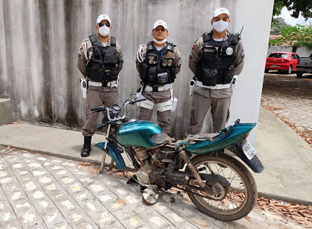 Moto furtada é localizada pelo Policiamento de Trânsito na cidade de Cajazeiras