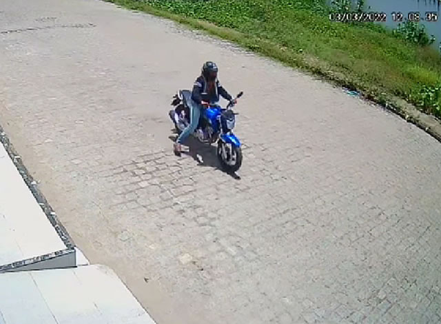 VÍDEO: Popular tem motocicleta furtada por desconhecido na cidade de Sousa