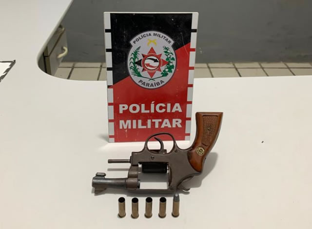 Polícia Militar prende homem por porte ilegal de arma de fogo em São Bento