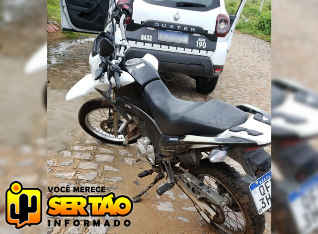 Moto tomada por assalto é recuperada pela Polícia Militar após ligação anônima, em Sousa