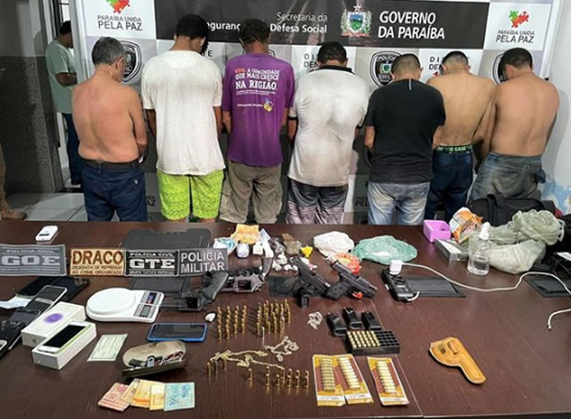 Polícia prende dez pessoas e apreende armas e drogas no Sertão paraibano
