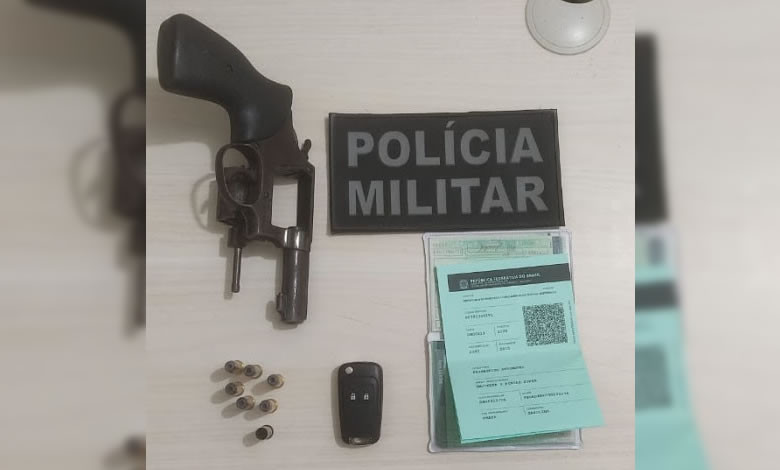Após abordagem em carro, Polícia Militar apreende arma de fogo na cidade de Cajazeiras
