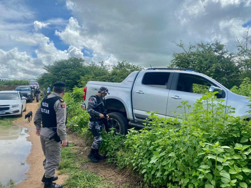 Polícia Militar recupera caminhonete roubada de empresário na zona rural de Sousa