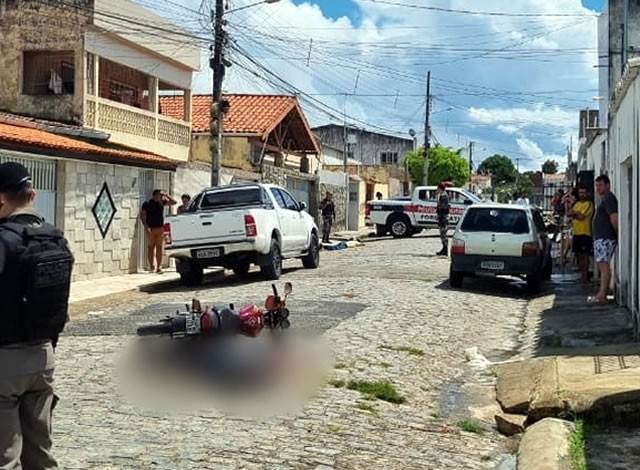 Dois homens morrem e policial fica ferido durante tentativa de assalto, em Campina Grande