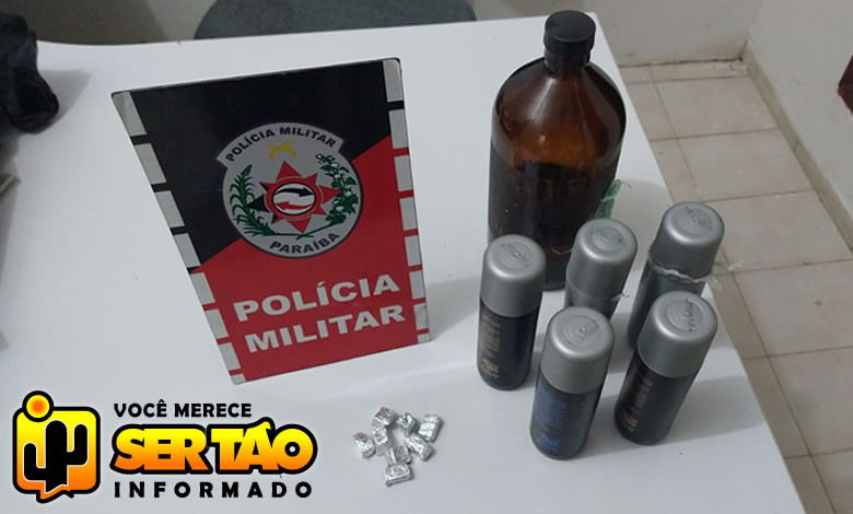 Homens são conduzidos à delegacia após serem flagrados com drogas na cidade de Sousa