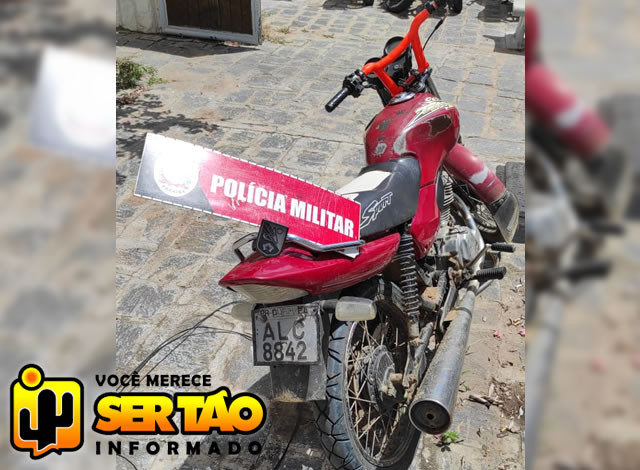 Polícia Militar apreende moto com restrição de roubo/furto no Centro da cidade de Sousa