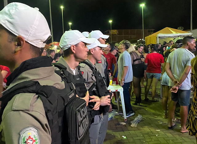 Polícia Militar mantém a ordem e a segurança em festa pública na cidade de Marizópolis