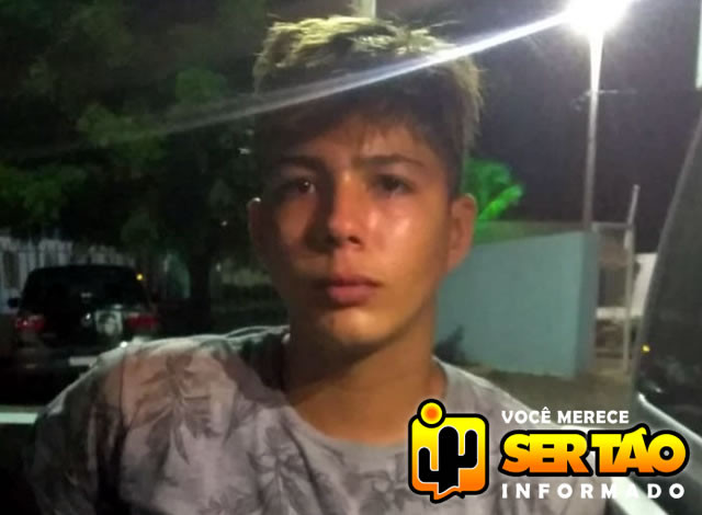 Jovem acusado de praticar roubo em loja de celulares é preso em micareta na cidade de Sousa