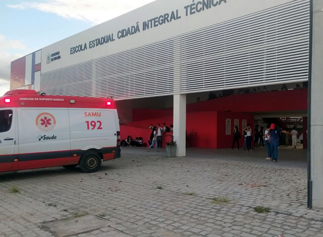 VÍDEOS: Polícia Militar é acionada para conter confusão generalizada em escola na cidade de Sousa