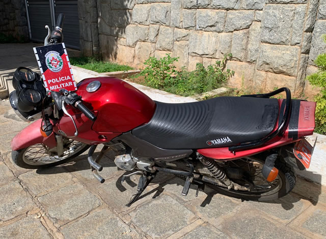 Polícia Militar recupera moto roubada de mototaxista na cidade de Patos