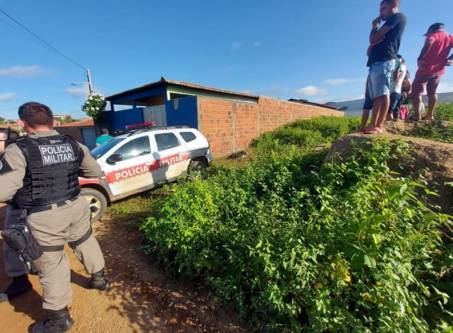 Homem é encontrado morto com marcas de perfurações em Catolé do Rocha