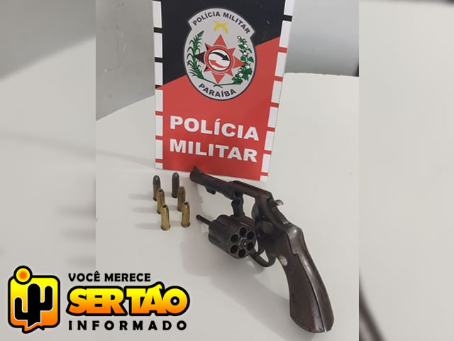 Veterinário é conduzido à delegacia após ser flagrado com revólver em carro no município de Sousa
