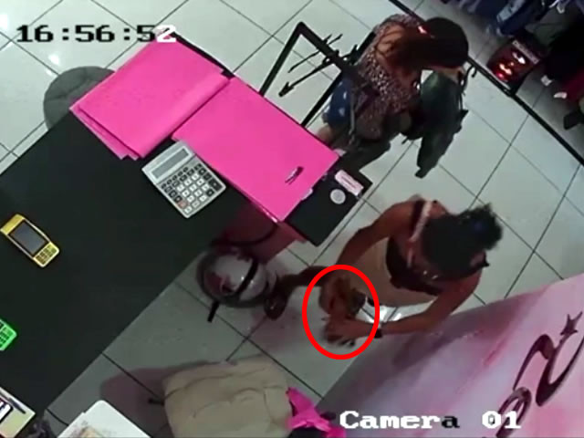 VÍDEO: Mulheres praticam furto em loja de roupas no Centro da cidade de Sousa