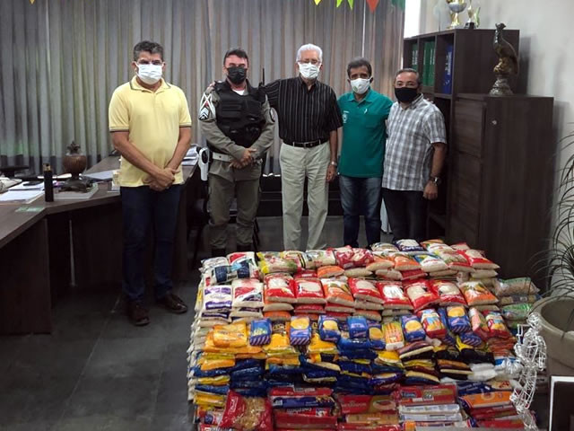 Campestre Clube de Sousa doa mais de meia tonelada de alimentos ao Abrigo Jesus Maria José