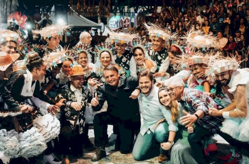 Bolsonaro prestigia o Maior João do Mundo em Campina Grande ao lado do Prefeito Bruno