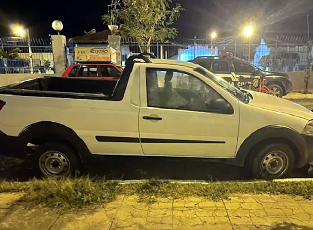 Carro roubado em João Pessoa é apreendido pela PRF na cidade de Pombal