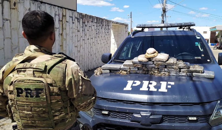 PRF apreende 18kg de drogas no município de Marizópolis