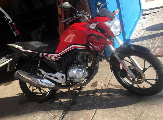 VÍDEO: Dupla armada rouba moto de popular na cidade de Sousa e foge sem deixar pistas
