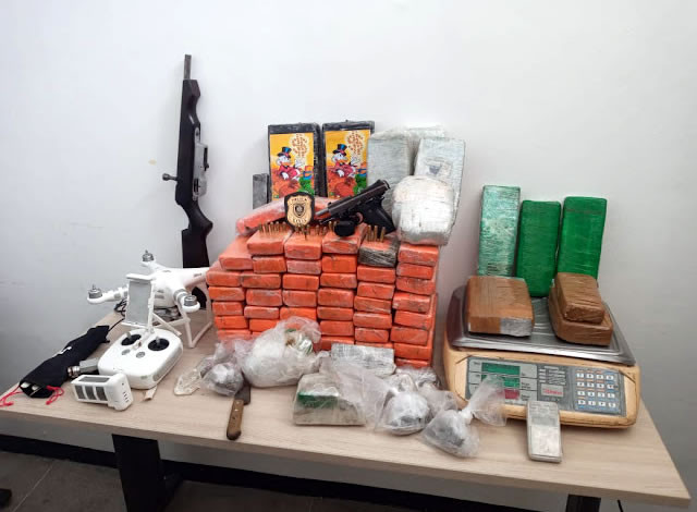 Polícia Civil desarticula ponto de tráfico de drogas que funcionava em oficina de motos em Cajazeiras