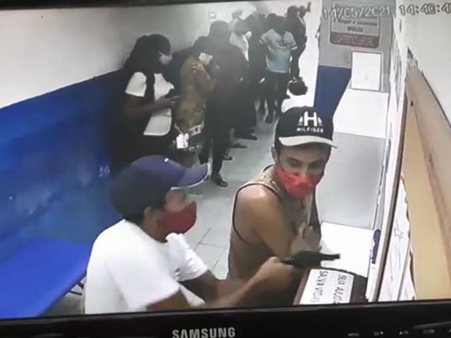 VÍDEO: Dupla armada prática roubo em casa lotérica na cidade de Sousa