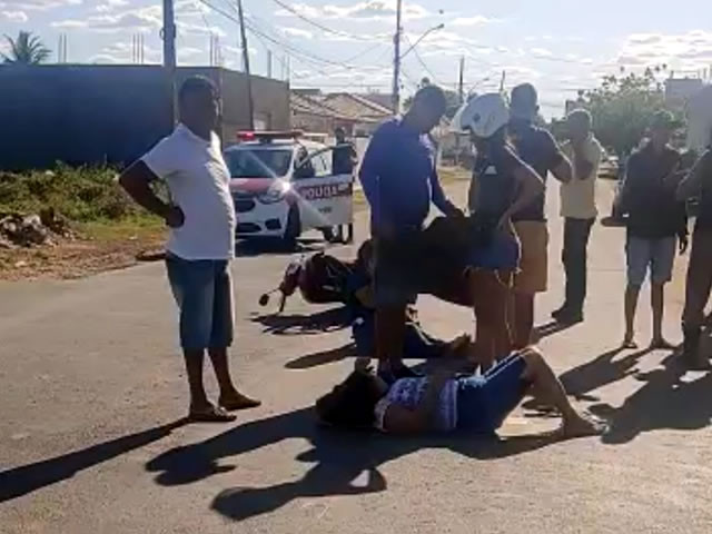 VÍDEO: Mulheres sofrem fraturas expostas em colisão entre moto e carro na cidade de Sousa