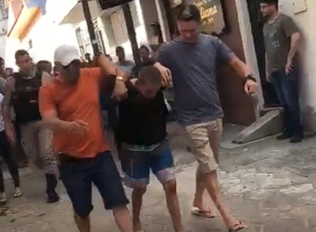 VÍDEO: Policiais de folga prendem homem durante tentativa de assalto na cidade de Cajazeiras