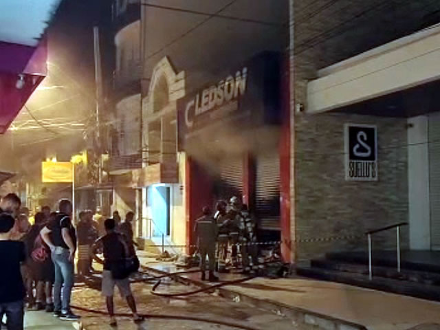 VÍDEO: Bombeiros agem rápido e controlam incêndio em loja no Centro da cidade de Sousa