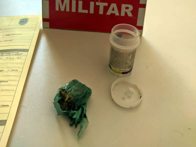 Polícia Militar apreende droga durante abordagens no município de Santa Cruz