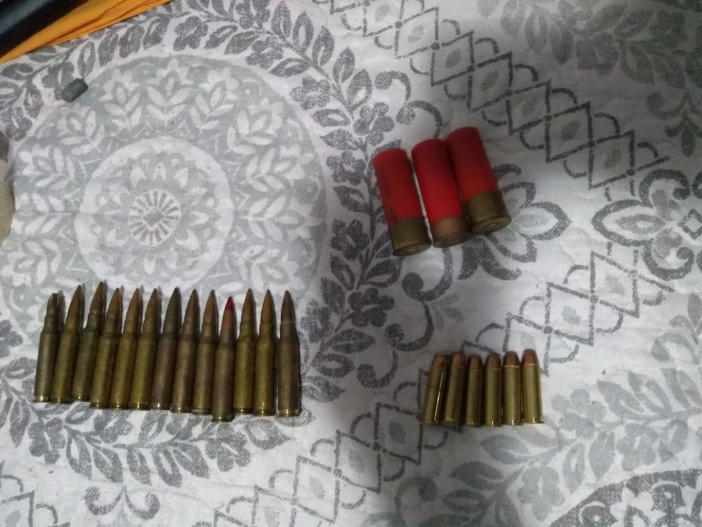 Policiais civis de Sousa e de Pombal apreendem várias munições de fuzil durante cumprimento de mandado