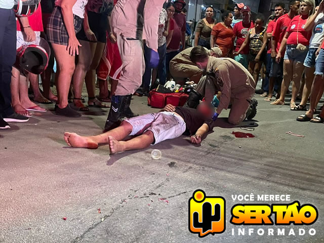Colisão entre moto e bicicleta deixa pessoas feridas no Centro da cidade de Sousa