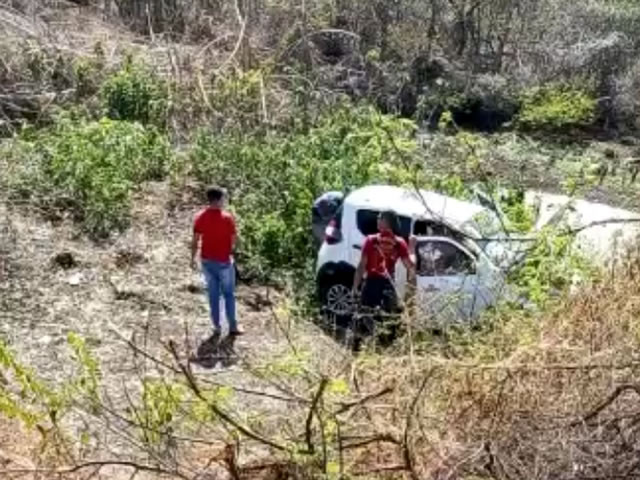 Mulher e bebê ficam feridos em acidente de trânsito na BR-230, em Sousa