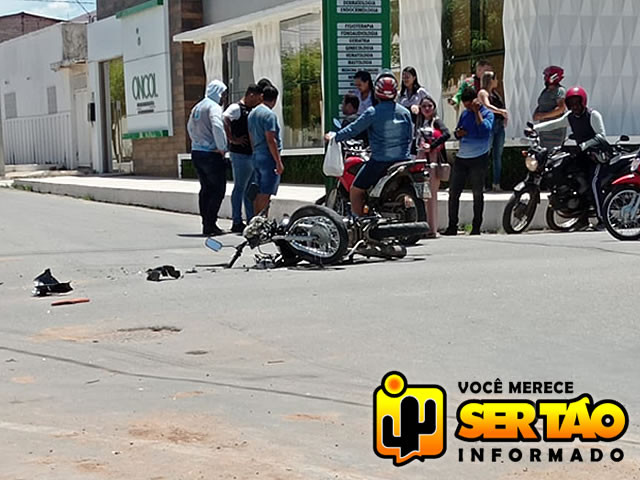 Motociclista fica ferido em colisão entre moto e carro na cidade de Sousa