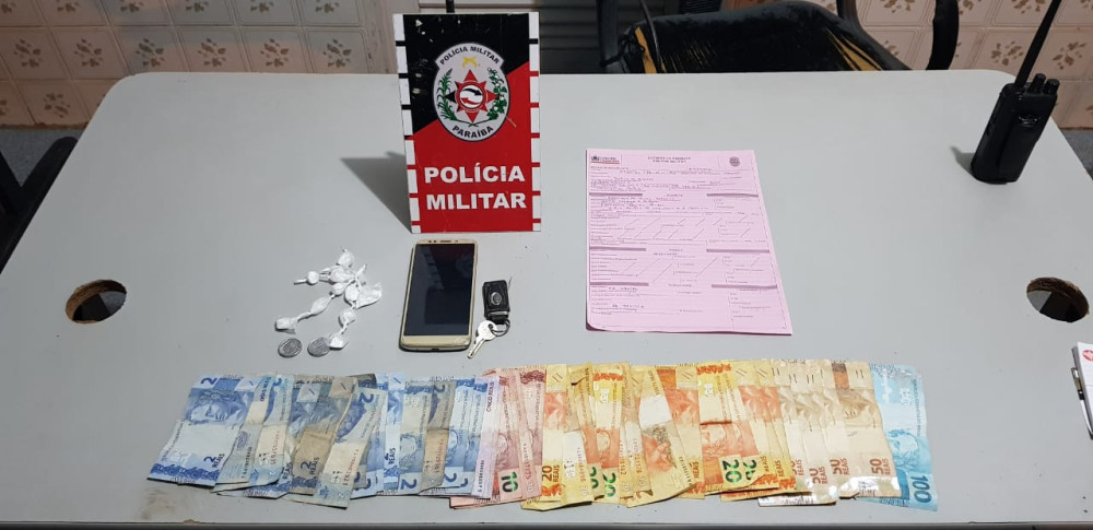 Polícia Militar apreende droga e dinheiro durante abordagem na cidade de Pombal
