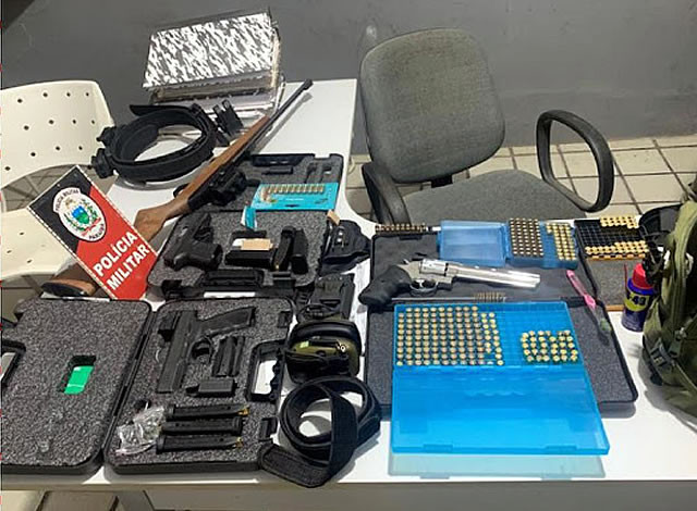 Policias Militar e Civil (DRACO) apreendem grande quantidade de material bélico em São Bento