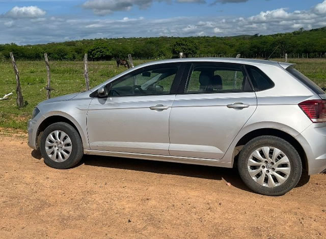 Carro roubado em São João do Rio do Peixe é recuperado pela Polícia Militar em Uiraúna