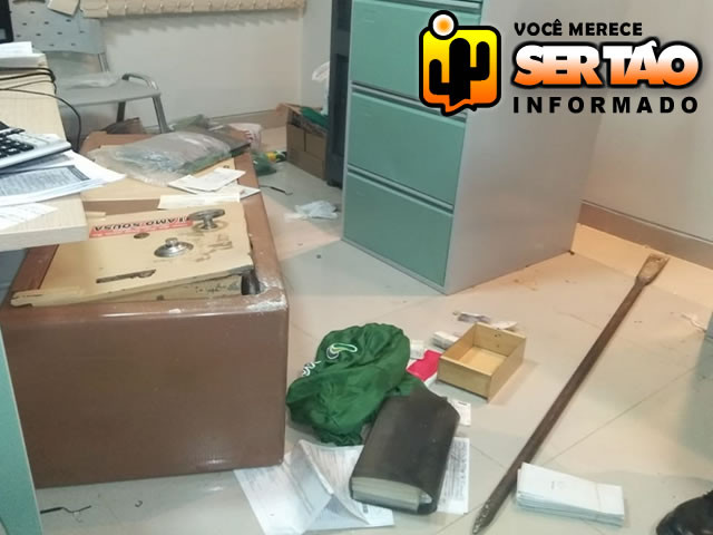 Em Sousa: Bandidos armados trancam vigilante dentro de banheiro e praticam roubo em imobiliária