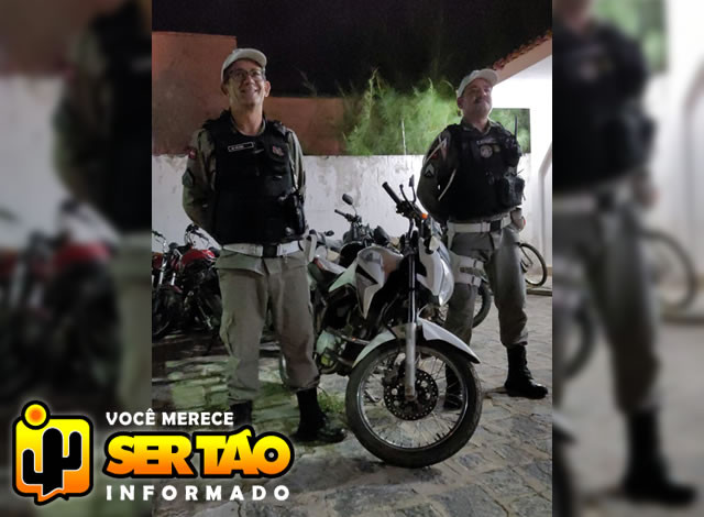 Policiamento de Trânsito recupera moto com restrição de roubo/furto na cidade de Sousa