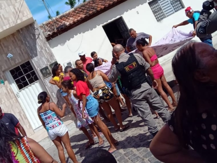 Homem é agredido com capacetadas após discussão durante bebedeira em Sousa