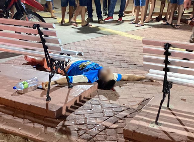 Mototaxista é morto a tiros em praça no Centro da cidade de Catolé do Rocha
