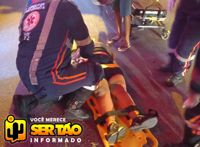 Casal fica ferido em colisão envolvendo motos no Centro da cidade de Sousa