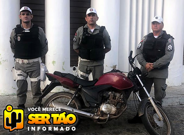 Policiamento de Trânsito apreende moto adulterada com restrição de roubo em Sousa