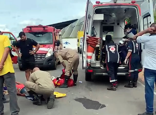 Casal e crianças ficam feridos em colisão entre carro e moto na cidade de Sousa