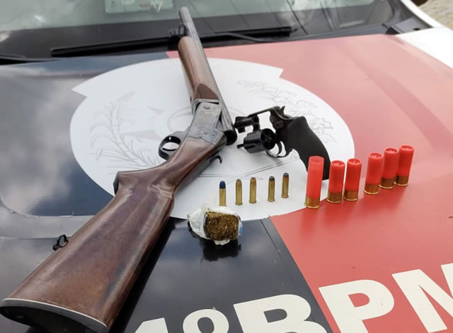 PM apreende armas, droga e munições durante ocorrência de cárcere privado em São Francisco
